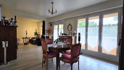 Appartement - 93 m² - 5 pièces