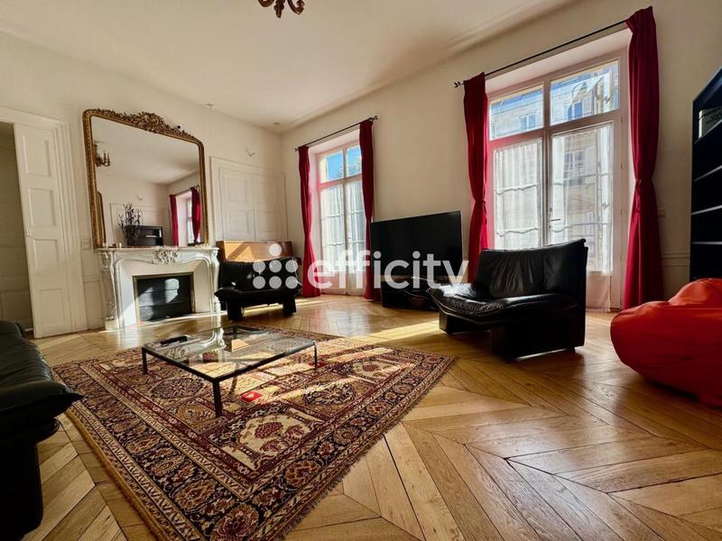 Appartement - 202 m² - 9 pièces