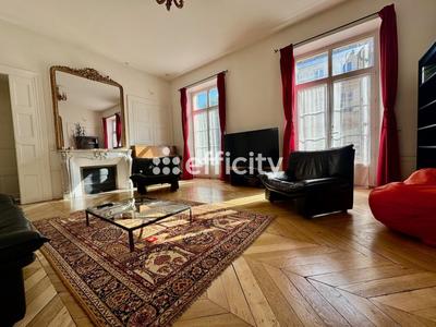 Appartement - 202 m² - 9 pièces