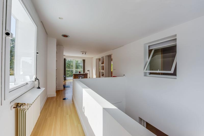 Maison contemporaine - 380 m² - 10 pièces