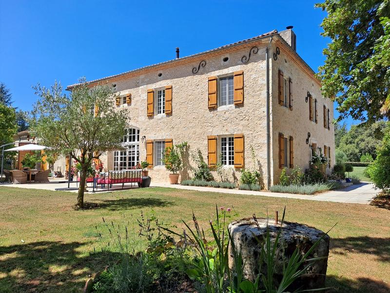 Maison - 432 m² - 10 pièces