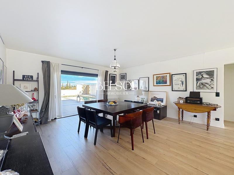 Villa - 250 m² - 7 pièces