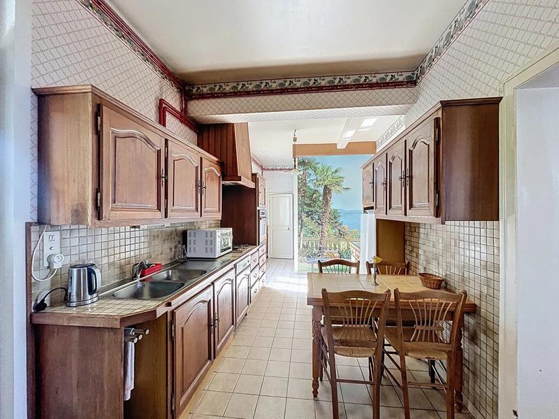 Maison - 170 m² - 9 pièces