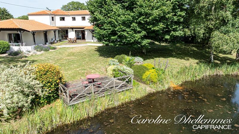 Maison - 218 m² - 8 pièces