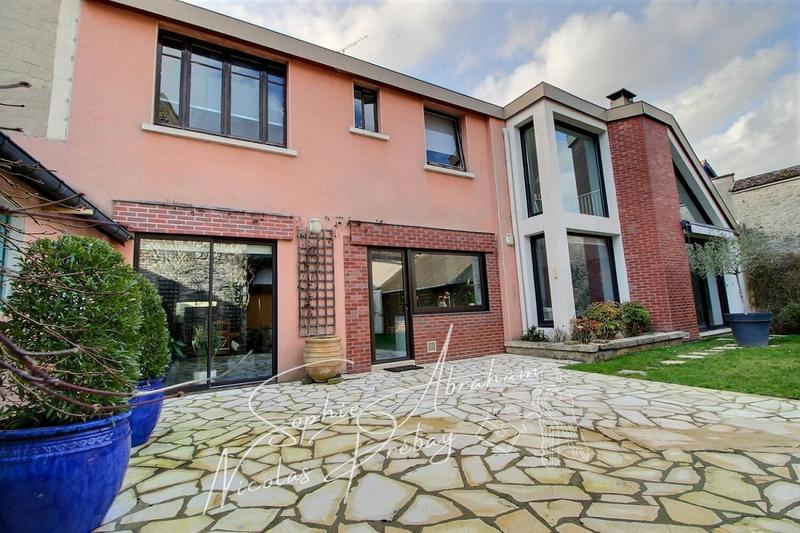 Maison - 283 m² - 8 pièces