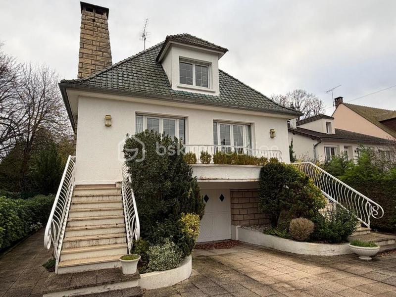 Maison traditionnelle - 195 m² - 6 pièces