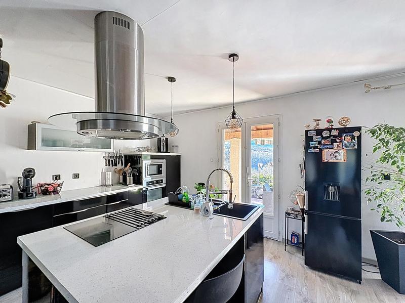 Maison - 110 m² - 4 pièces