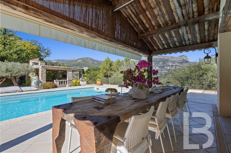 Maison - 451 m² - 15 pièces