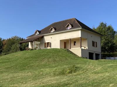 Maison - 192 m² - 7 pièces