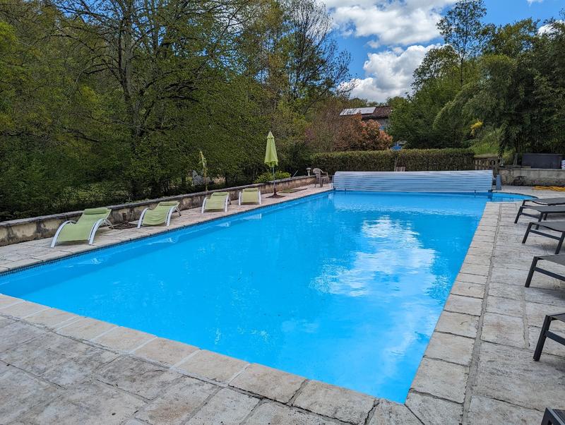 Propriété - 399 m² - 17 pièces