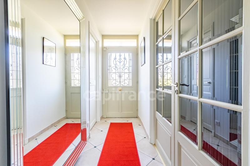 Maison - 270 m² - 8 pièces
