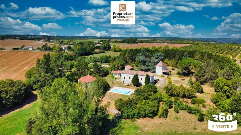 Demeure - 920 m² - 12 pièces