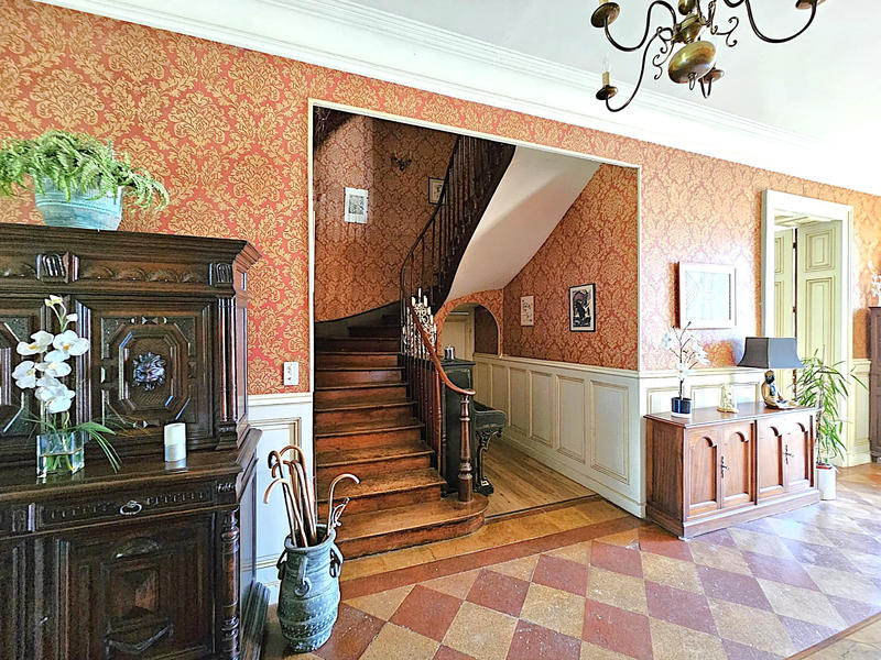 Maison - 302 m² - 8 pièces