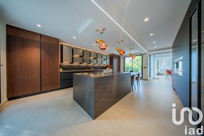 Maison - 560 m² - 7 pièces