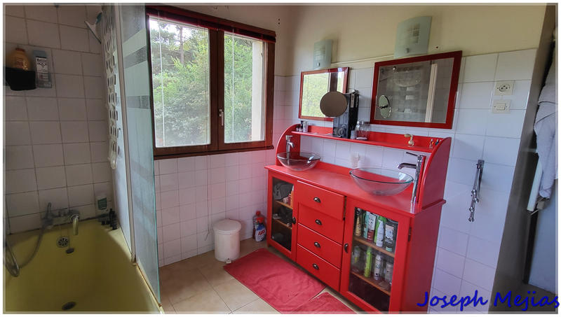 Propriété - 240 m² - 9 pièces