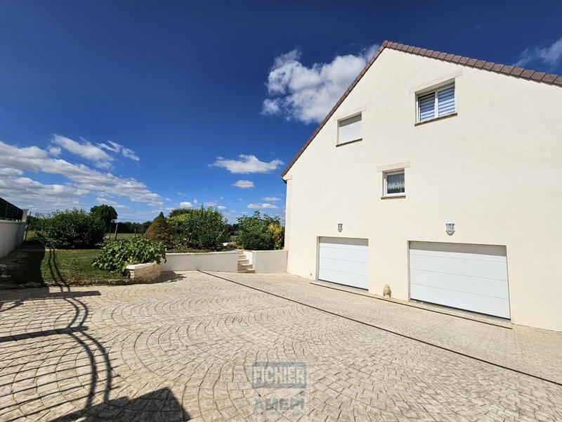 Maison - 226 m² - 8 pièces