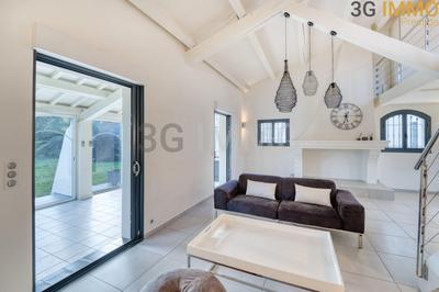 Villa - 209 m² - 8 pièces
