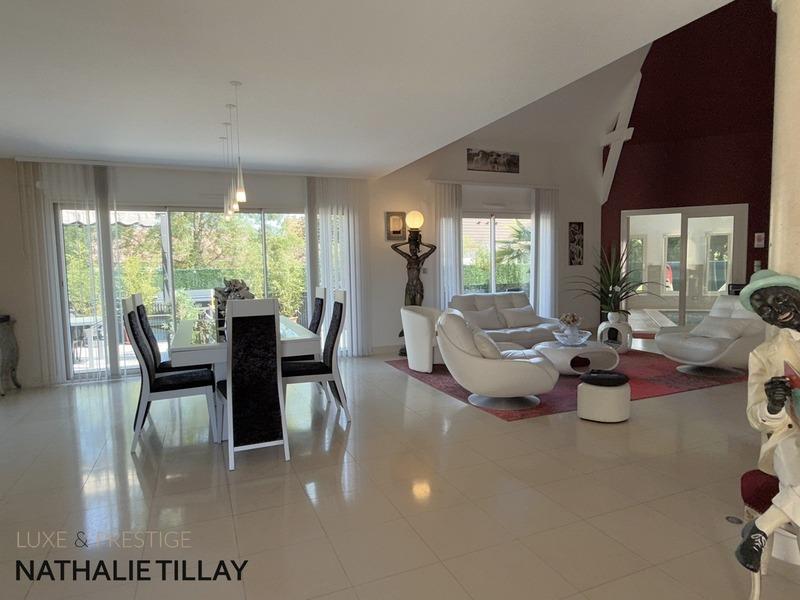 Maison - 231 m² - 6 pièces