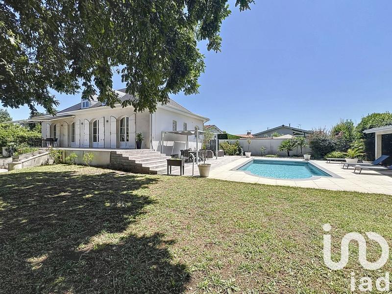 Maison - 250 m² - 10 pièces