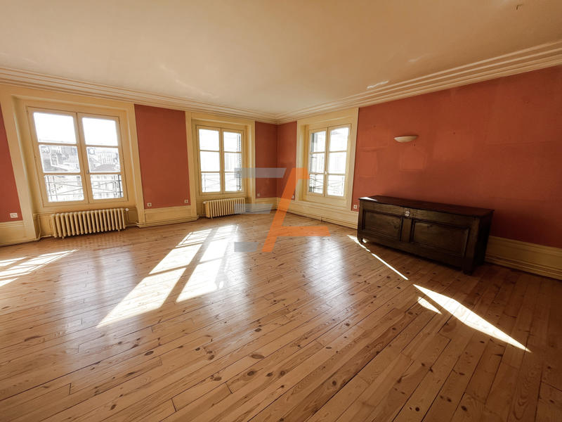 Appartement - 193 m² - 8 pièces