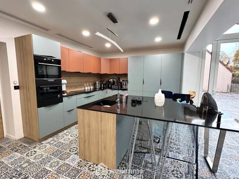 Maison - 200 m² - 7 pièces