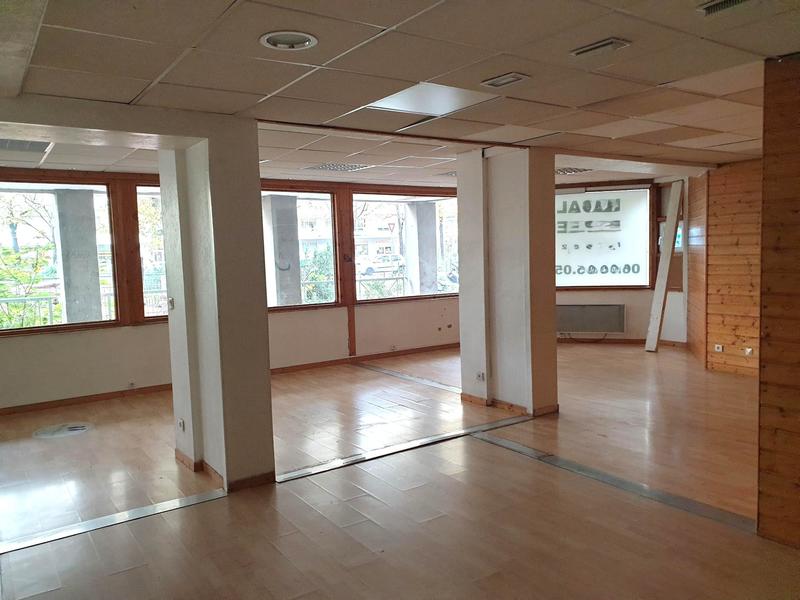 Local commercial - 124 m² - 8 pièces