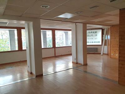 Local commercial - 124 m² - 8 pièces