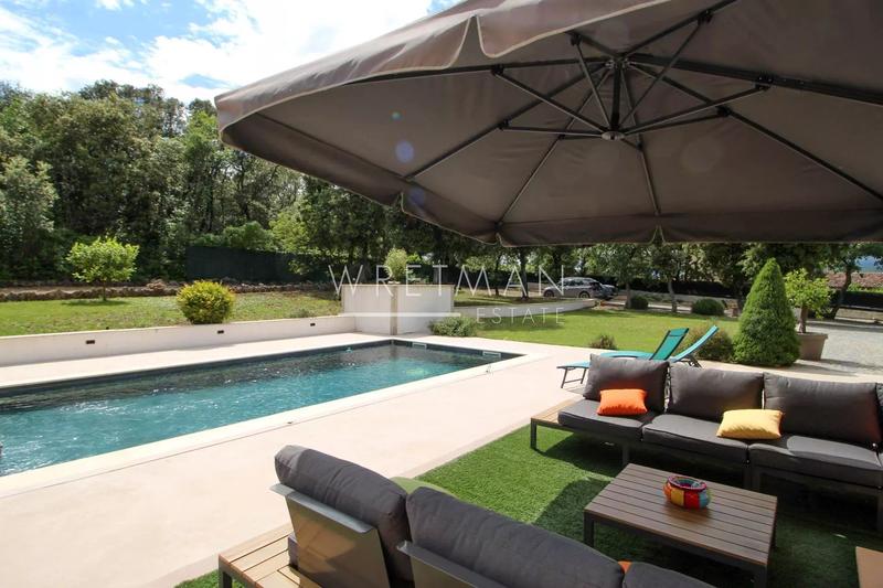 Villa - 257 m² - 6 pièces