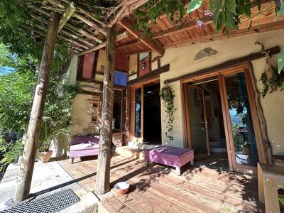 Maison - 200 m² - 6 pièces