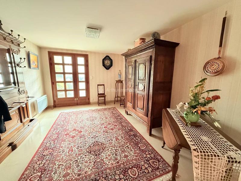 Maison - 218 m² - 9 pièces