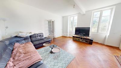 Maison - 268 m² - 11 pièces