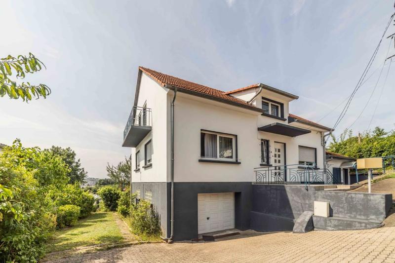 Maison - 180 m² - 8 pièces