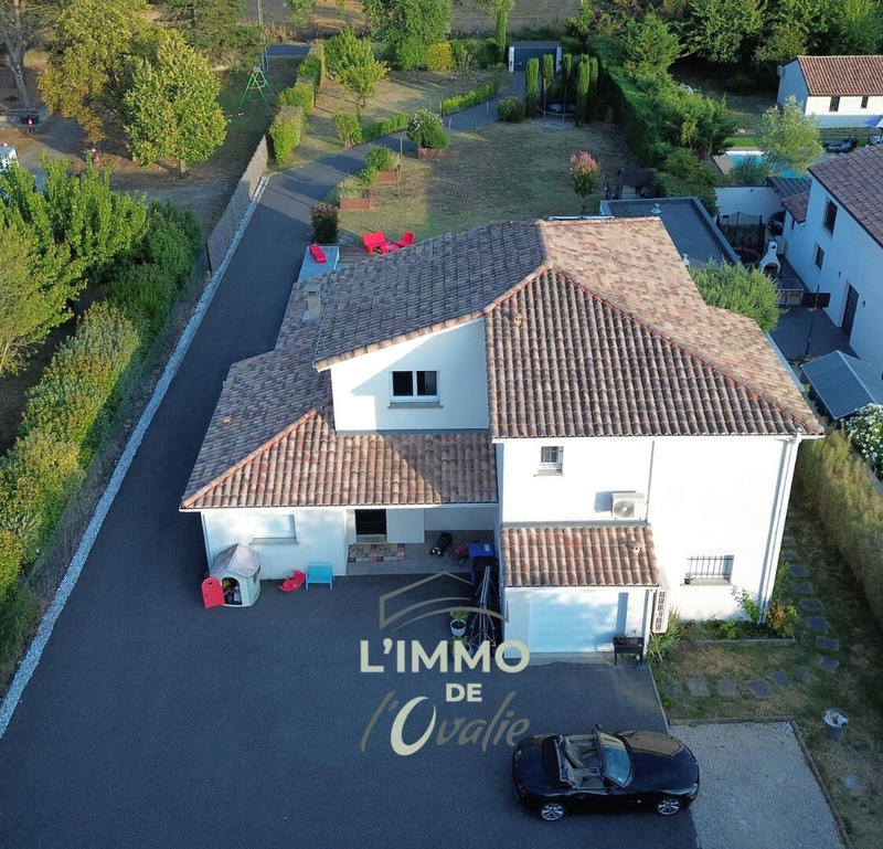 Maison - 220 m² - 7 pièces