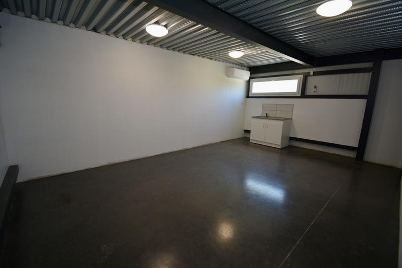 Local d'activités - 1 623 m²