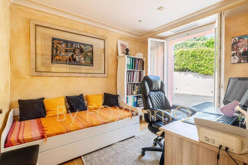 Maison - 240 m² - 8 pièces