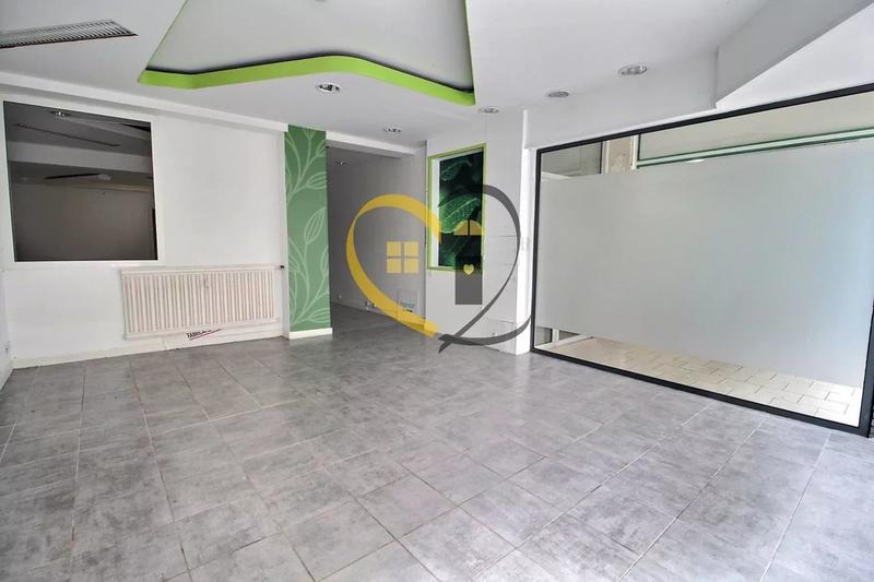 Local commercial - 75 m² - 3 pièces