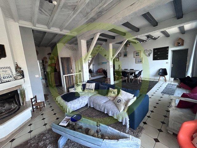 Maison - 224 m² - 7 pièces