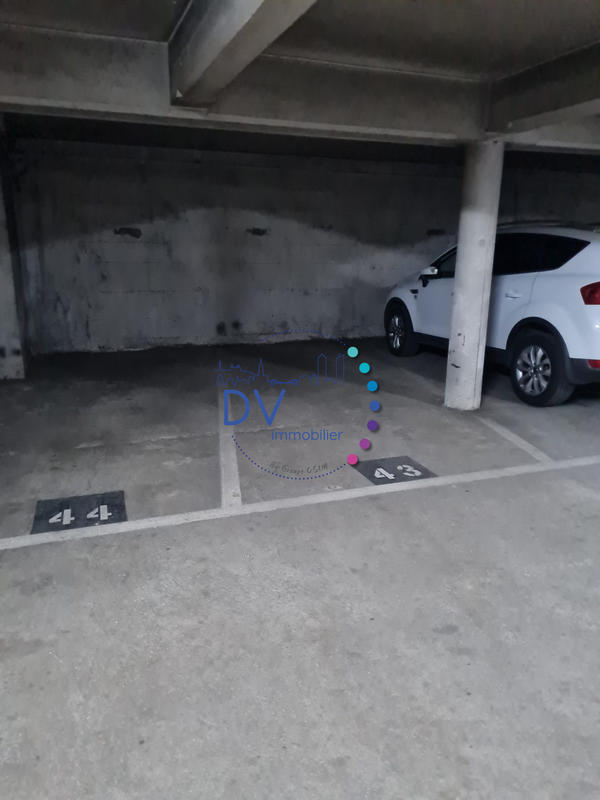 Parking / Garage - 11 m²