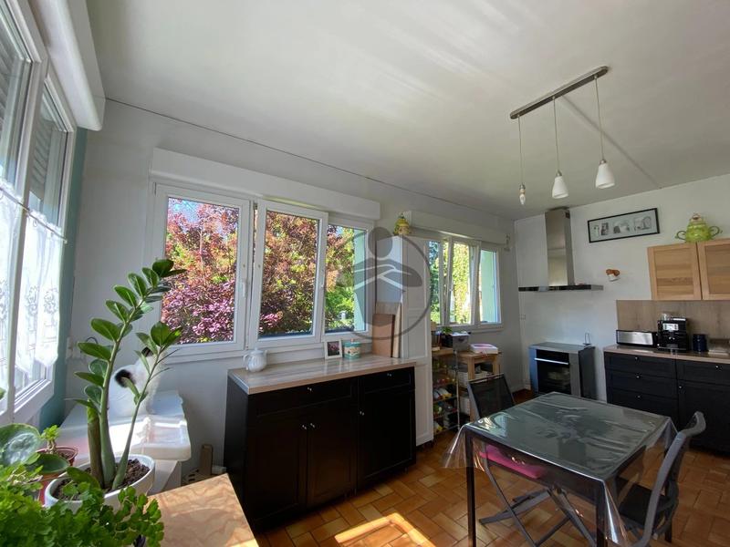 Maison - 287 m² - 10 pièces