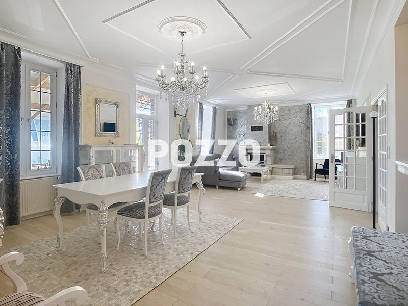 Maison - 207 m² - 8 pièces