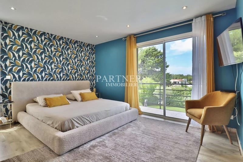 Maison - 300 m² - 10 pièces