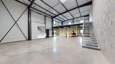 Local d'activité / Entrepôt - 197 m² - 2 pièces