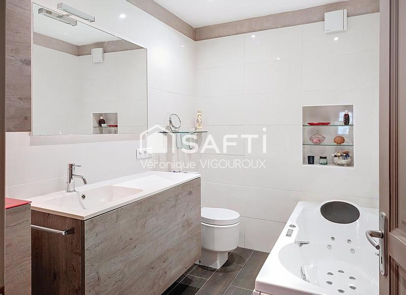 Maison - 250 m² - 7 pièces