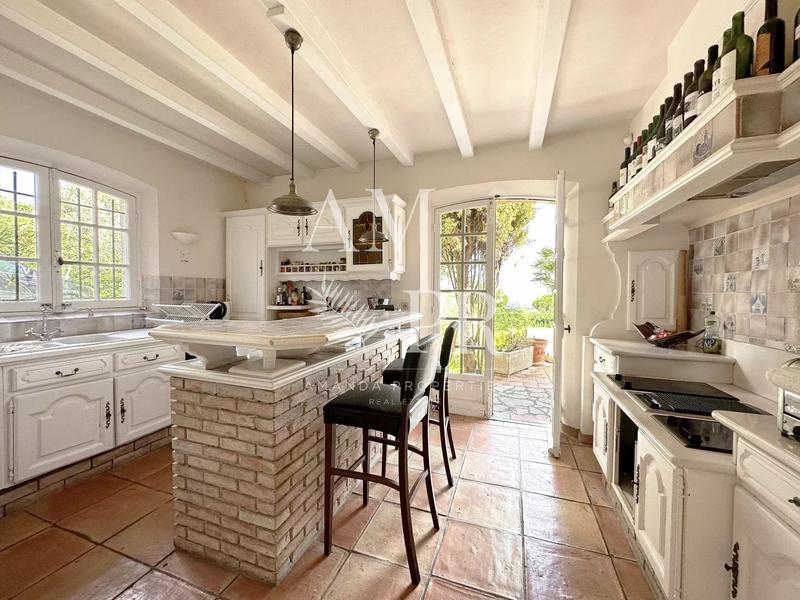 Villa - 240 m² - 7 pièces