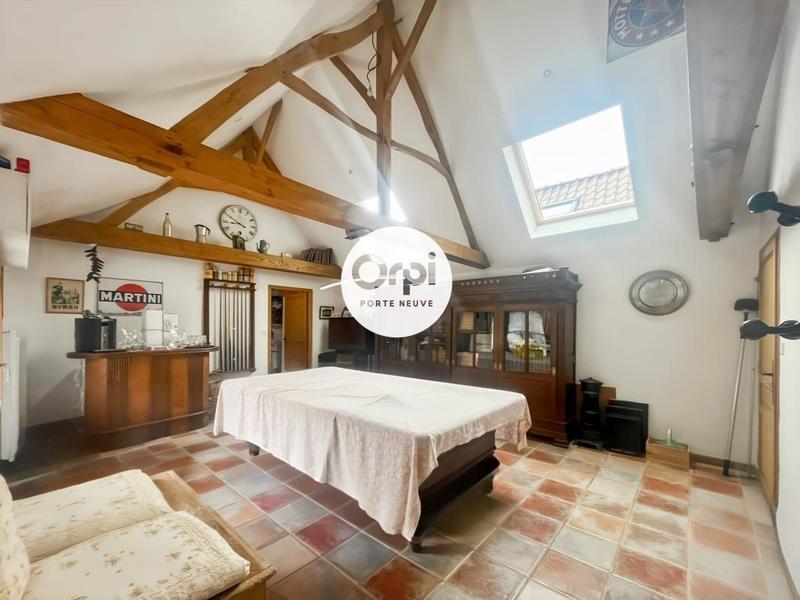 Maison - 240 m² - 6 pièces