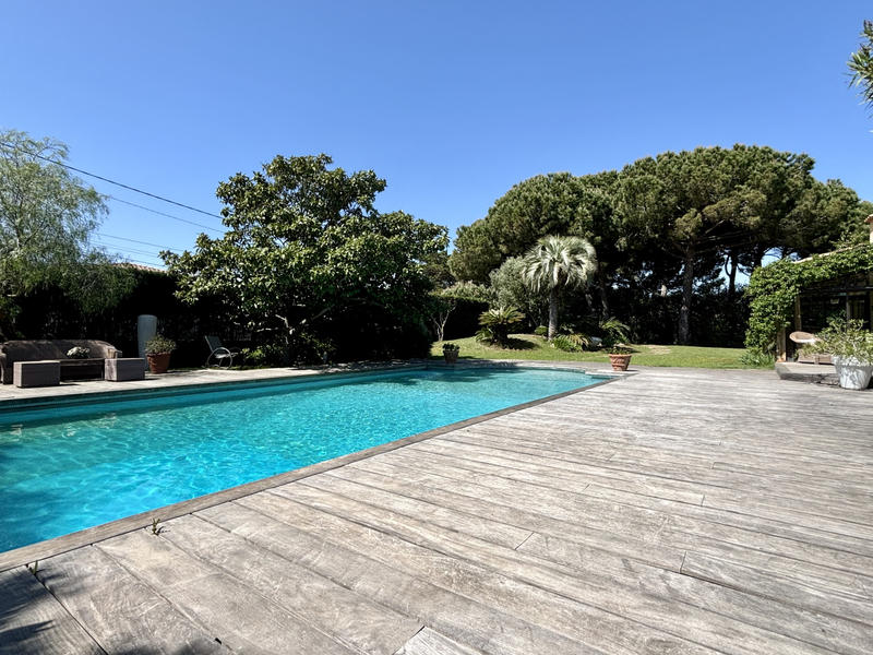 Villa - 282 m² - 8 pièces