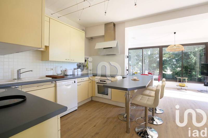 Maison - 220 m² - 7 pièces