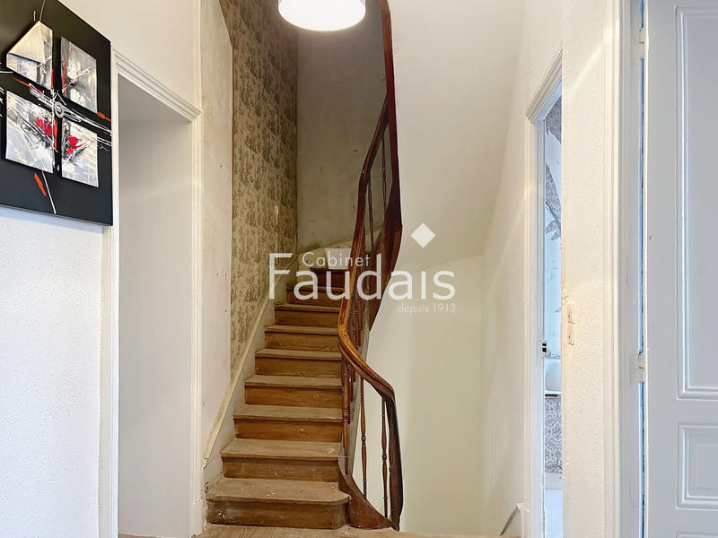 Maison - 243 m² - 8 pièces