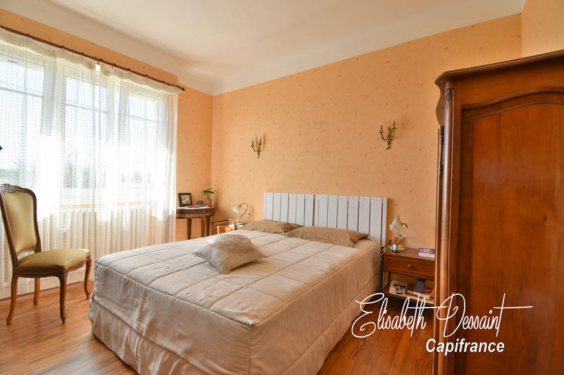 Villa - 234 m² - 10 pièces