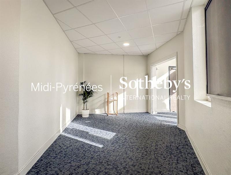 Local d'activités - 4 564 m²